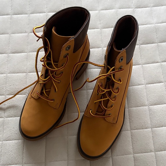 Timberland Women’s Tan Lace-Up Ankle Boots main image 0